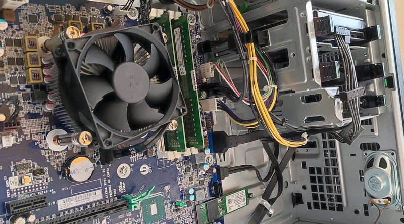 HP Z240 Workstation | Intel Core i7-6700 3.4Ghz | Ram 16 Gb | SSD 256Gb + 3Tb | Ati Radeon WX5100 8Gb | Windows 11 Pro Pensata per facilitare il tuo lavoro