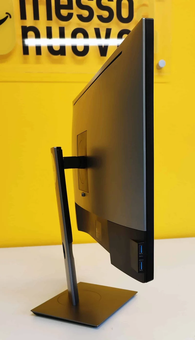 DELL UltraSharp U2717D Monitor 27" 2560x1440 pixels Quad HD IPS Luminosità 350 cd/mq Tempo di risposta 8ms Contrasto 1000:1 HDMI Display Port Mini Display Port USB 3.2