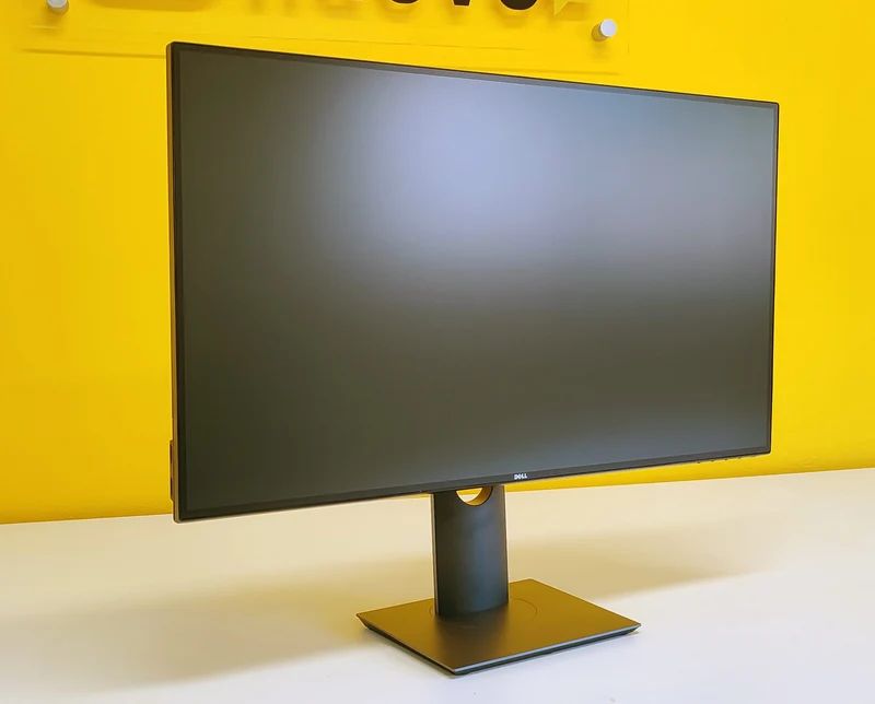 DELL UltraSharp U2717D Monitor 27" 2560x1440 pixels Quad HD IPS Luminosità 350 cd/mq Tempo di risposta 8ms Contrasto 1000:1 HDMI Display Port Mini Display Port USB 3.2