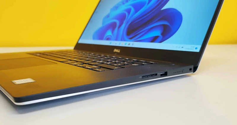 DELL Precision 5530 Notebook Workstation 15.6″ Full HD IPS | Intel Core i9-8950HK 2.9Ghz | Ram 32Gb | SSD NVMe 512Gb | Nvidia Quadro P2000 | WiFi HDMI Web Cam | Windows 11 Pro Grado B