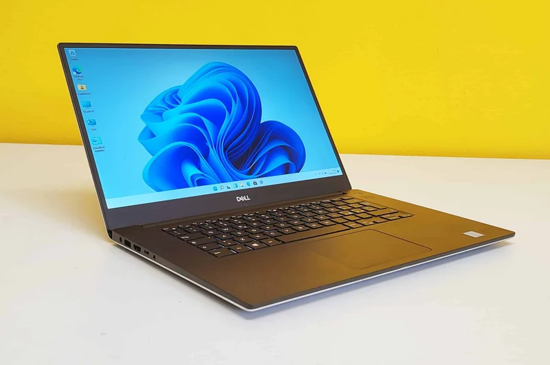 DELL Precision 5530 Notebook Workstation 15.6″ Full HD IPS | Intel Core i9-8950HK 2.9Ghz | Ram 32Gb | SSD NVMe 512Gb | Nvidia Quadro P2000 | WiFi HDMI Web Cam | Windows 11 Pro Grado B