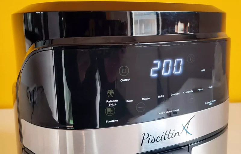 Friggitrice ad aria Piscittina 5.5L 1500W 8 Programmi pre-impostati Touch Screen Wi-Fi App dedicata Garanzia 2 anni friggi senza grassi