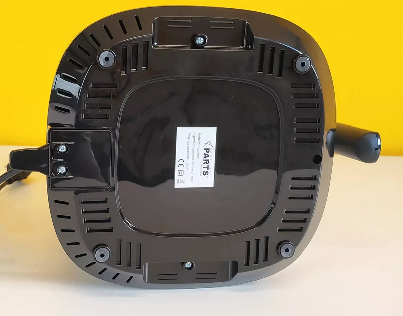 Friggitrice ad aria Piscittina 5.5L 1500W 8 Programmi pre-impostati Touch Screen Wi-Fi App dedicata Garanzia 2 anni friggi senza grassi