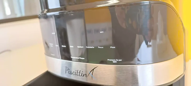 Friggitrice ad aria Piscittina 5.5L 1500W 8 Programmi pre-impostati Touch Screen Wi-Fi App dedicata Garanzia 2 anni friggi senza grassi