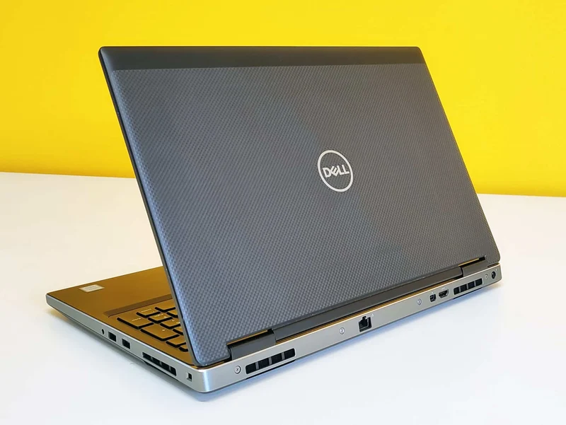 Dell Precision 7530 Notebook 15.6" FullHD | Intel Core i9-8950H 6Core | Ram 32Gb | SSD 512Gb | Nvidia Quadro P2000 4GB | Windows 11 Pro Un notebook potente e pronto a tutto