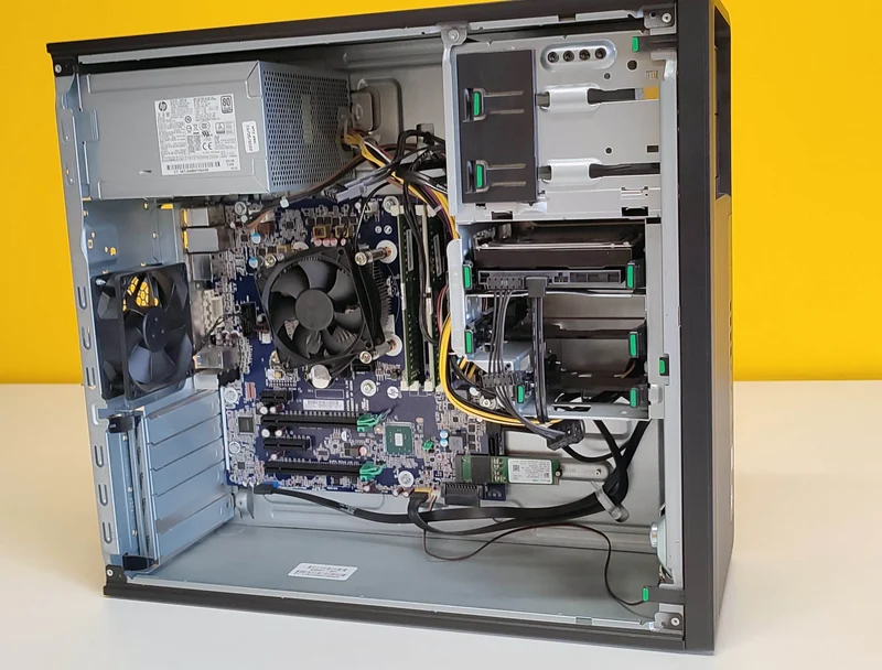 HP Z240 Workstation | Intel Core i7-6700 3.4Ghz | Ram 16/32 Gb | SSD NVME 256Gb + 3Tb | Windows 11 Pro Pensata per facilitare il tuo lavoro