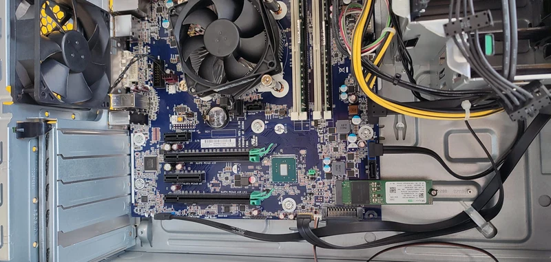 HP Z240 Workstation | Intel Core i7-6700 3.4Ghz | Ram 16/32 Gb | SSD NVME 256Gb + 3Tb | Windows 11 Pro Pensata per facilitare il tuo lavoro
