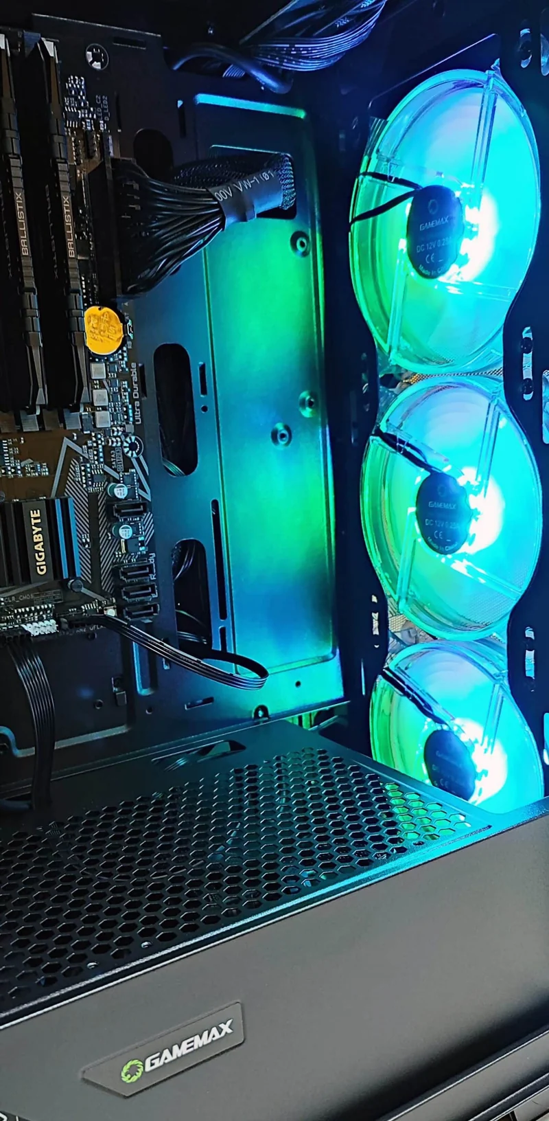 PC da Gaming | AMD Ryzen 5 5600G 4.4Ghz | Ram 16Gb | SSD m.2 nvme 500Gb | Radeon RX Vega 8 | Windows 11 Pro Il PC da gaming perfetto per il FullHD