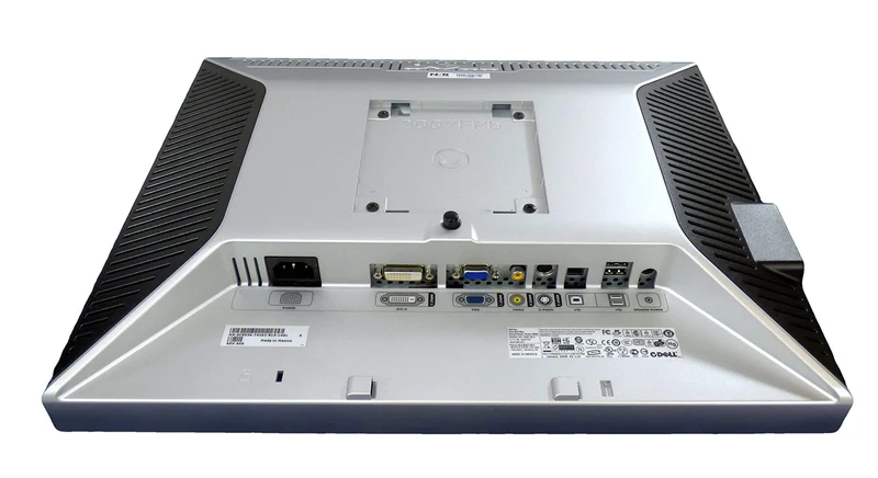 DELL UltraSharp 2007FP Monitor LCD TFT 20.1" 1600x1200 Pixel Luminosità 300 cd/m² Contrasto 800:1 Tempo di risposta 16ms