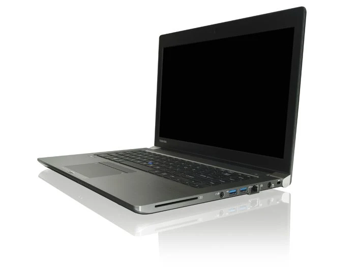 Toshiba Tecra Z40-C Notebook 14″ FullHD | Intel Core i5-6200U 2.3Ghz | SSD 512Gb | Ram 16Gb | Windows 10 Pro | Tastiera ITA Potente processore al tuo servizio