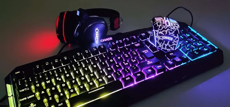 Pc Gaming Comet Phoenix | Intel Core i5-10400F 6Cores | Ram 16/32Gb | SSD M.2 nvme 500Gb | Nvidia GTX 1650 4Gb | WiFi | Windows 11 Pro + Kit Mouse, tastiera, cuffie RGB Il PC Gaming perfetto per il FullHD