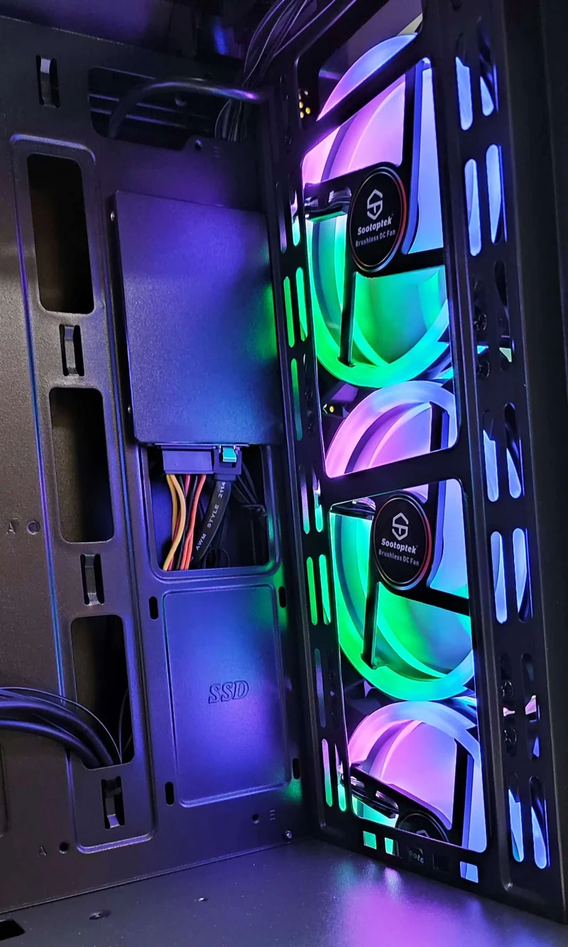 Postazione da Gaming PC Battle Royale | Intel Core i7 | Ram 16Gb | SSD 480Gb | Nvidia GTX 1050Ti 4Gb | Windows 10 Pro Wifi + Monitor Samsung FullHD 27" + Kit Mouse Tastiera Cuffie Gaming