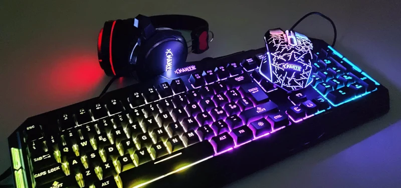 Kit Gaming Computers Parts Modello Black Thunder RGB - Kit completo 4 in 1 Tastiera, Mouse, Cuffie con microfono e mouse Pad - Completamente RGB