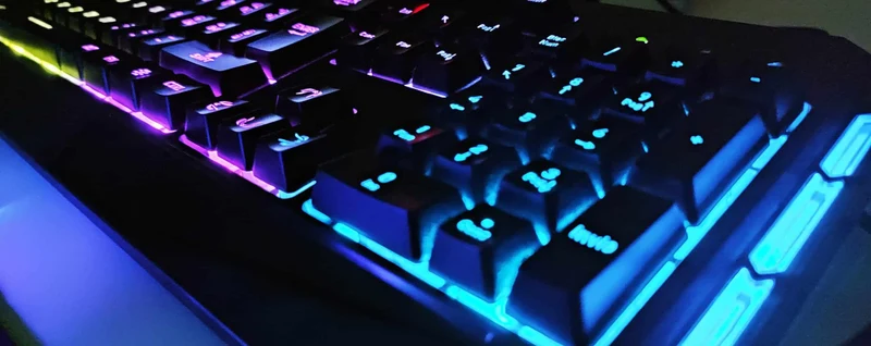 Kit Gaming Computers Parts Modello Black Thunder RGB - Kit completo 4 in 1 Tastiera, Mouse, Cuffie con microfono e mouse Pad - Completamente RGB