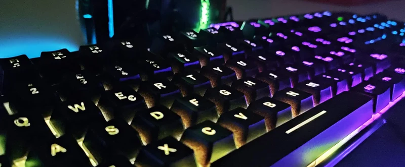 Kit Gaming Computers Parts Modello Black Thunder RGB - Kit completo 4 in 1 Tastiera, Mouse, Cuffie con microfono e mouse Pad - Completamente RGB