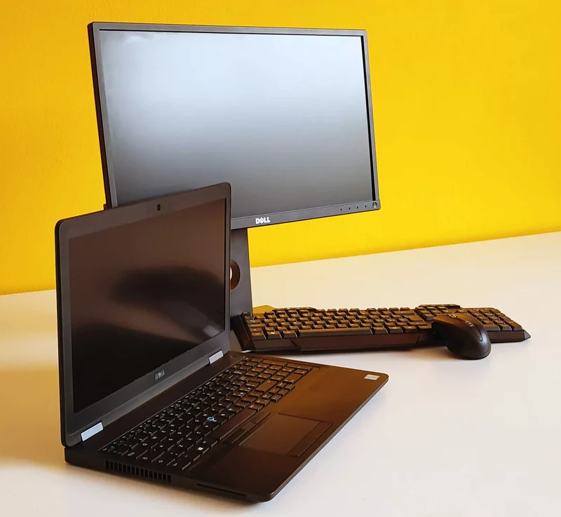 Bundle Dell Latitude E5570 Notebook 15.5″ 1920×1080 FullHD | Intel Core i5-6300HQ 2.3Ghz | 16Gb Ram | 256Gb SSD | Windows 11 Pro Tastiera ITA + Dell P2217H Monitor LED IPS 22″ FullHD + Kit Mouse e Tastiera Wireless