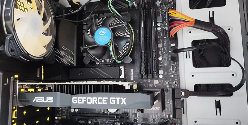 PC da Gaming | Intel i5-10400 6Cores 4.3 GHz | Ram 32Gb | SSD m.2 nvme 256Gb | Nvidia Geforce GTX 1650 4Gb | Windows 11 Pro Il PC da gaming bilanciato per il FullHD