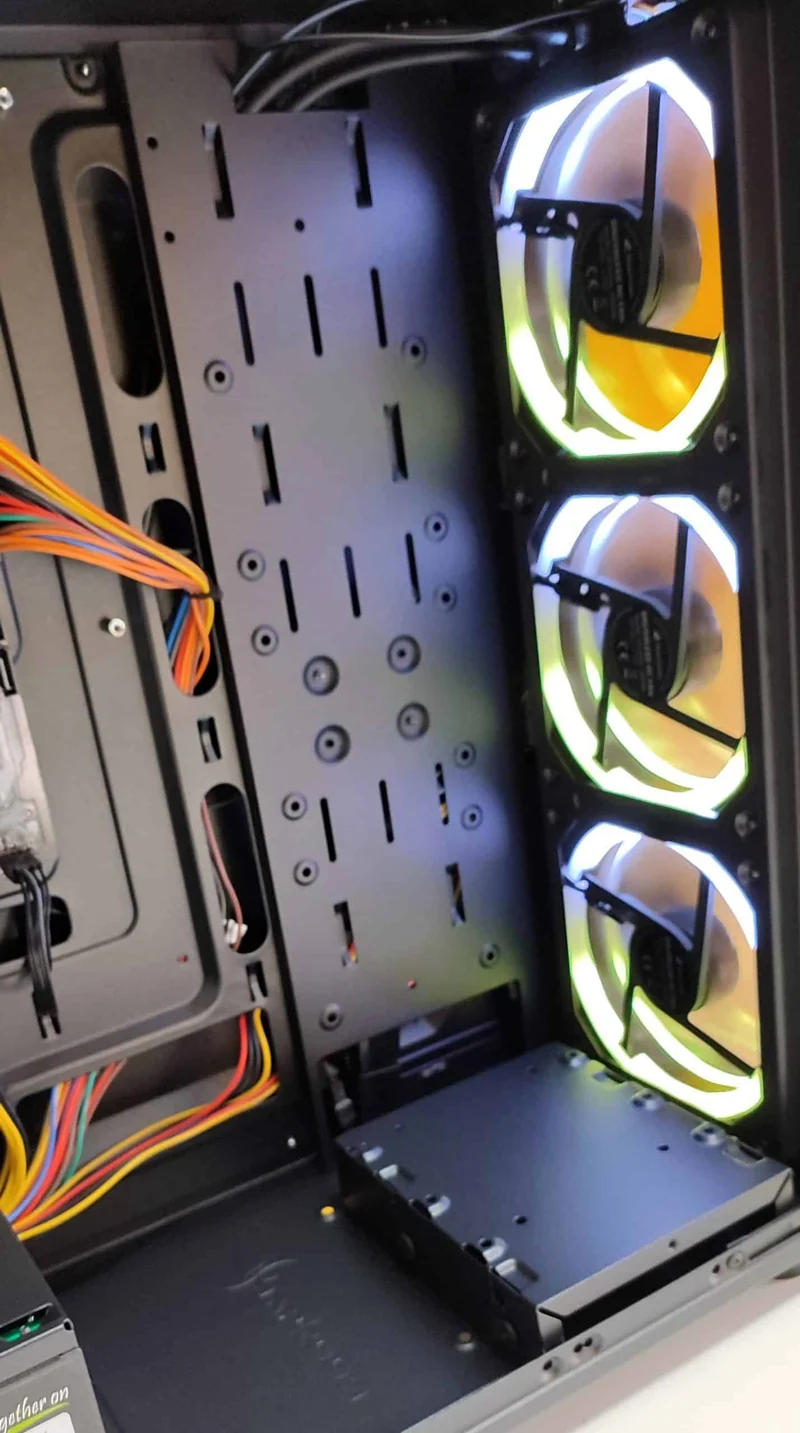 PC da Gaming | AMD Ryzen 7 5700G 4.6Ghz | Ram 16Gb | SSD m.2 nvme 500Gb | Radeon RX Vega 8 | Windows 11 Pro Il PC da gaming perfetto per il FullHD