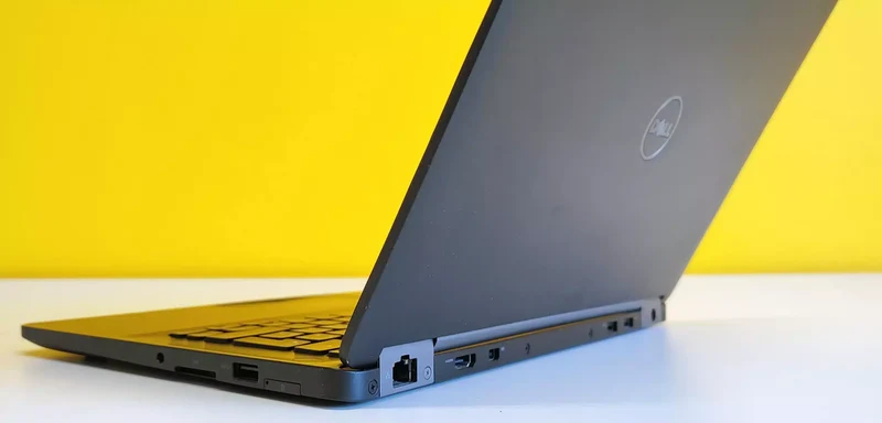 DELL Latitude E7270 Notebook 12.5" 1366x768 Pixel | Intel Core i5-6300U 2.4Ghz | Ram 8Gb | SSD 256Gb |Windows 10 Pro | Tastiera Italiana Grado B