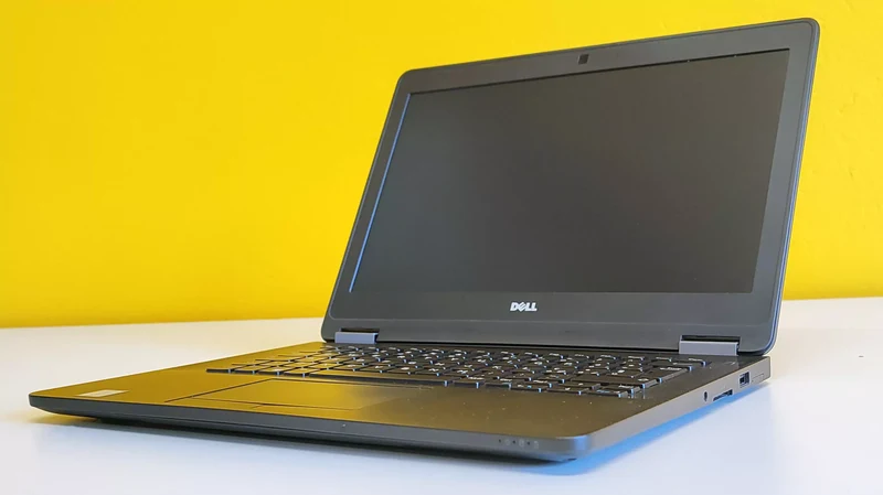 DELL Latitude E7270 Notebook 12.5" 1366x768 Pixel | Intel Core i5-6300U 2.4Ghz | Ram 8Gb | SSD 256Gb |Windows 10 Pro | Tastiera Italiana Grado B