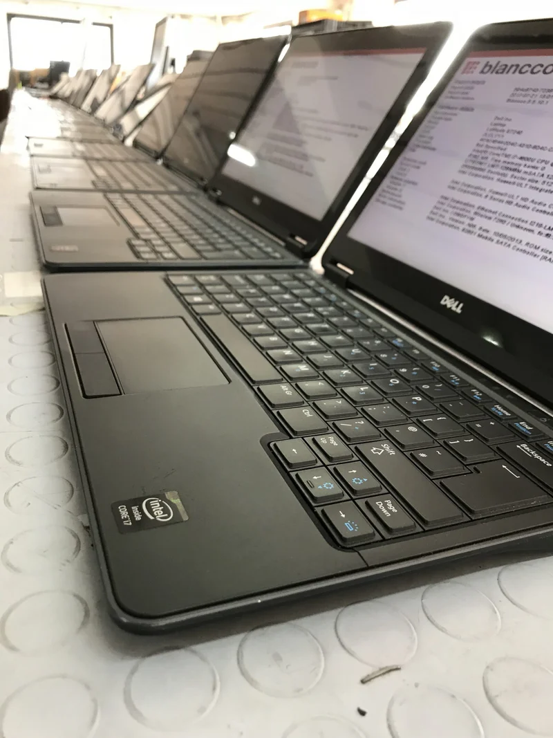 Dell Latitude E7240 Notebook 12.5" | Intel Core i5-4300U 1.9Ghz | Ram 8Gb | SSD 128Gb | Windows 10 | WiFi WebCam | Tastiera Italiana | Grado B