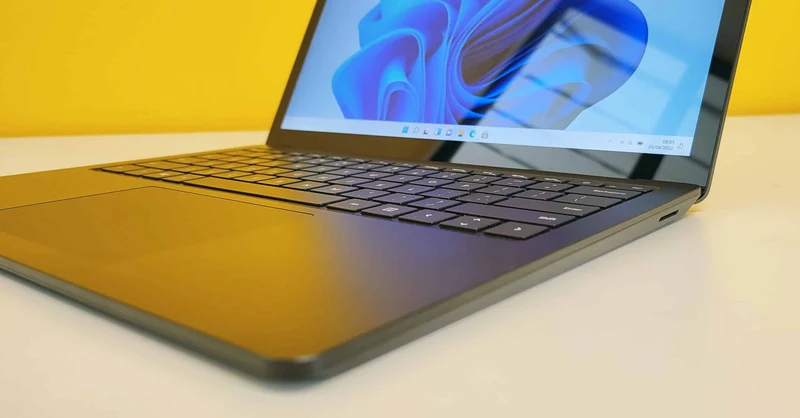 Microsoft Surface Laptop 3 1868 Notebook 13.3" Touch Screen Pixel Sense 2256 x 1504 Pixel | Intel Core i7-1065G7 | Ram 16Gb | SSD 1Tb | WiFi Windows 11 Pro Il notebook perfetto per ogni utilizzo Grado B