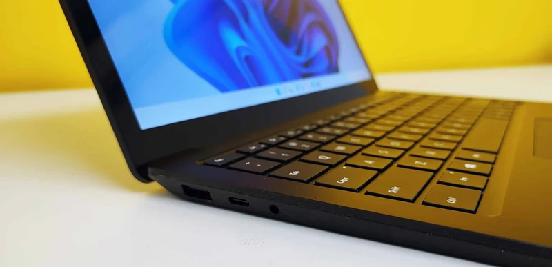 Microsoft Surface Laptop 3 1868 Notebook 13.3" Touch Screen Pixel Sense 2256 x 1504 Pixel | Intel Core i7-1065G7 | Ram 16Gb | SSD 1Tb | WiFi Windows 11 Pro Il notebook perfetto per ogni utilizzo Grado B