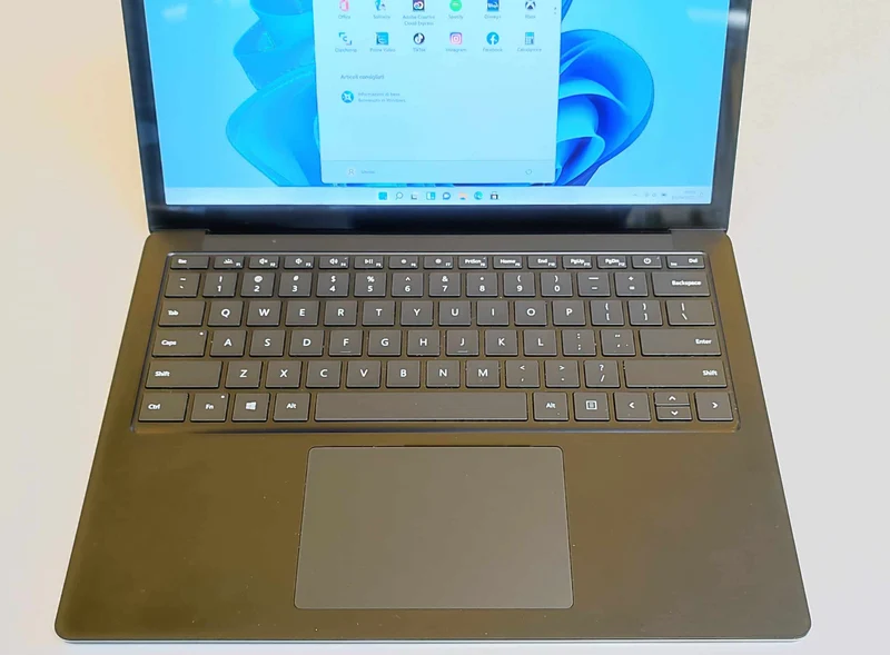 Microsoft Surface Laptop 3 1868 Notebook 13.3" Touch Screen Pixel Sense 2256 x 1504 Pixel | Intel Core i7-1065G7 | Ram 16Gb | SSD 1Tb | WiFi Windows 11 Pro Il notebook perfetto per ogni utilizzo Grado B