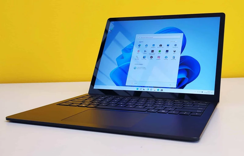Microsoft Surface Laptop 3 1868 Notebook 13.3" Touch Screen Pixel Sense 2256 x 1504 Pixel | Intel Core i7-1065G7 | Ram 16Gb | SSD 1Tb | WiFi Windows 11 Pro Il notebook perfetto per ogni utilizzo Grado B