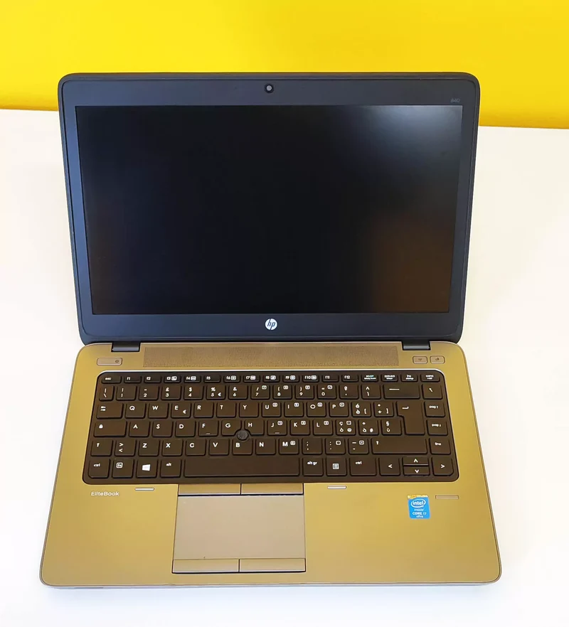HP Elitebook 840 G2 Notebook 14" HD | Intel Core i5-5300U 2.4Ghz | Ram 8Gb | SSD 256Gb | Tastiera ITA | Windows 10 Pro Grado B