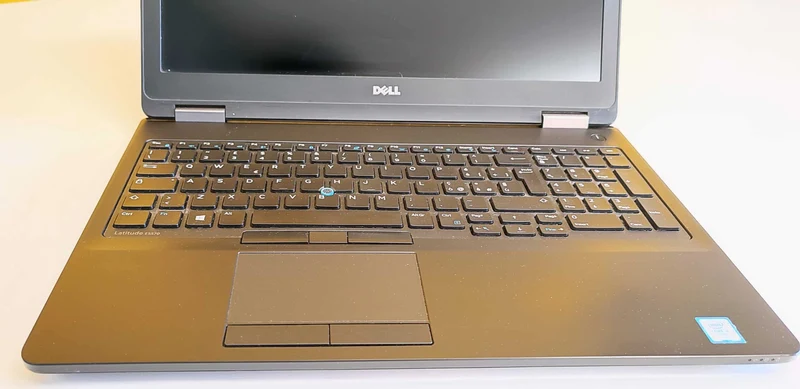 Dell Latitude E5570 Notebook 15.5″ 1920x1080 FullHD | Intel Core i5-6300U 2.4Ghz | 8Gb Ram | 256Gb SSD | Windows 11 Pro Tastiera ITA