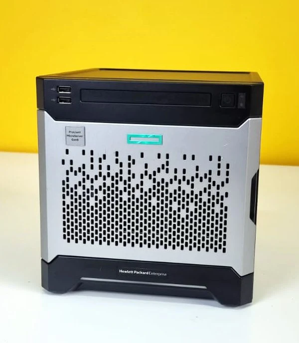 HPE ProLiant Microserver Gen8 | Intel Celeron G1610T | Ram 8Gb ECC | Raid Controller 4 Bay + ODD | 2 Gigabit + iLO | Perfetto per self hosting