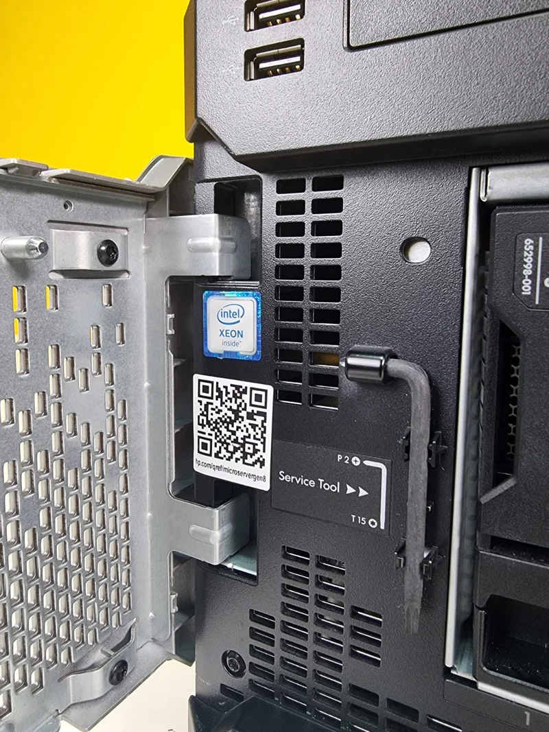 HPE ProLiant Microserver Gen8 | Intel Celeron G1610T | Ram 8Gb ECC | Raid Controller 4 Bay + ODD | 2 Gigabit + iLO | Perfetto per self hosting