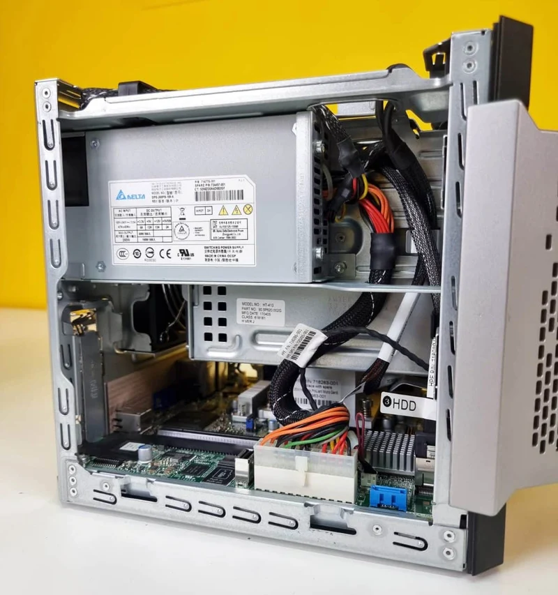 HPE ProLiant Microserver Gen8 | Intel Celeron G1610T | Ram 8Gb ECC | Raid Controller 4 Bay + ODD | 2 Gigabit + iLO | Perfetto per self hosting