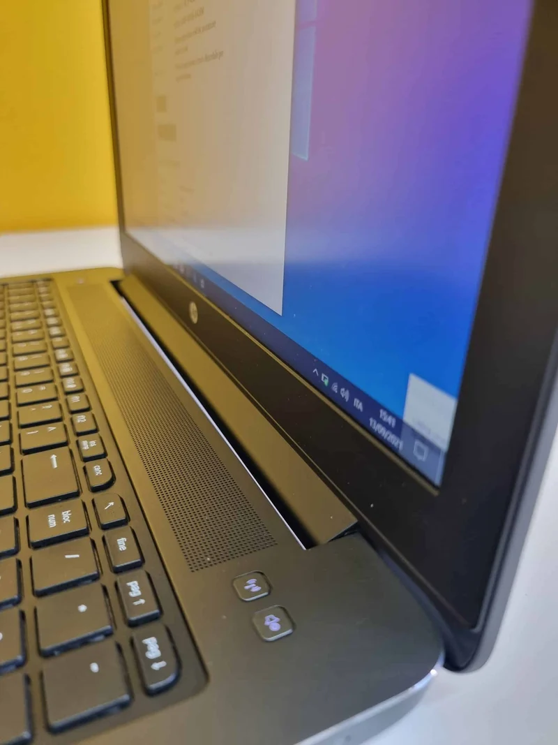 HP ZBook 15 G3 Notebook WorkStation | 15.6" Pollici FullHD | Intel core i7-6820hq 2.7Ghz | 32Gb Ram | 1 tera SSD | Nvidia Quadro M1000 | Tastiera Italiana Retroilluminata | Windows 10 Pro