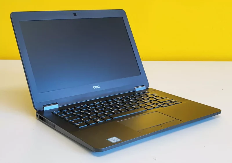 DELL Latitude E7270 Notebook 12.5" 1366x768 Pixel | Intel Core i5-6300U 2.4Ghz | SSD 256Gb |Windows 11 Pro | Tastiera Italiana