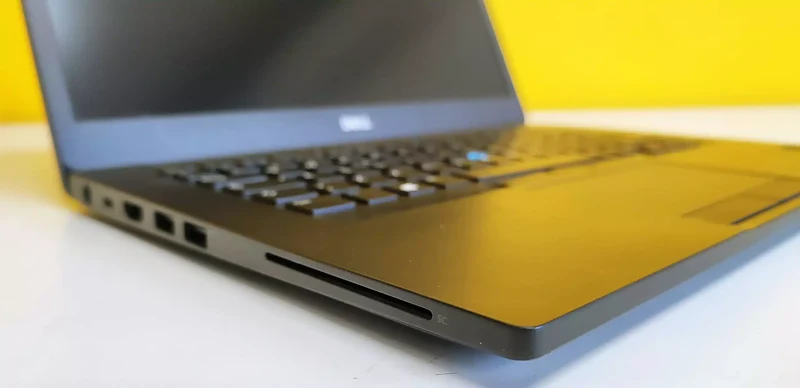 DELL Latitude 7490 Notebook 14" 1920x1080 Pixel FullHD | Intel Core i5-8350U 1.7Ghz | Ram 16Gb | SSD 256Gb | Wi-Fi 5 (802.11ac) | Windows 11 Pro | Tastiera Italiana
