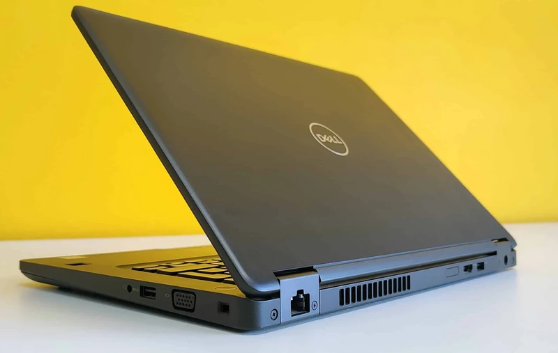 Dell Latitude 5490 Notebook 14" HD | Intel Core i5-7300U 2.6Ghz | 8Gb Ram | SSD 256Gb | Windows 11 Pro