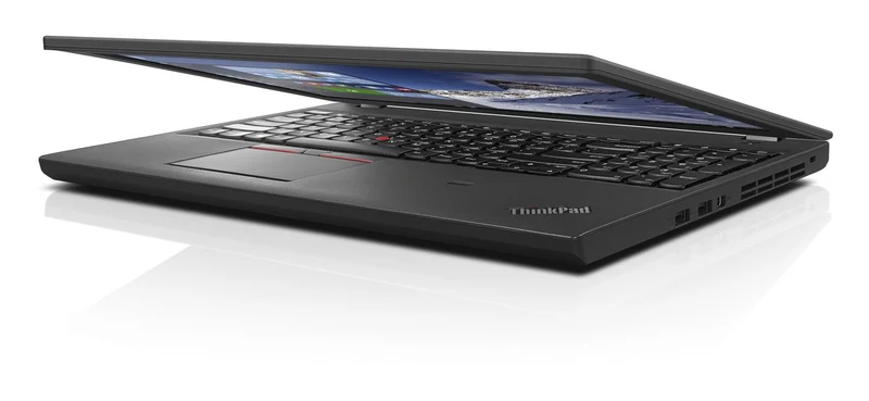 Lenovo Thinkpad T560 Notebook 15.5" FullHD | Intel Core i7-6600U 2.6Ghz | Ram 16Gb | SSD 256Gb | Tastiera ITA | Windows 10 Pro