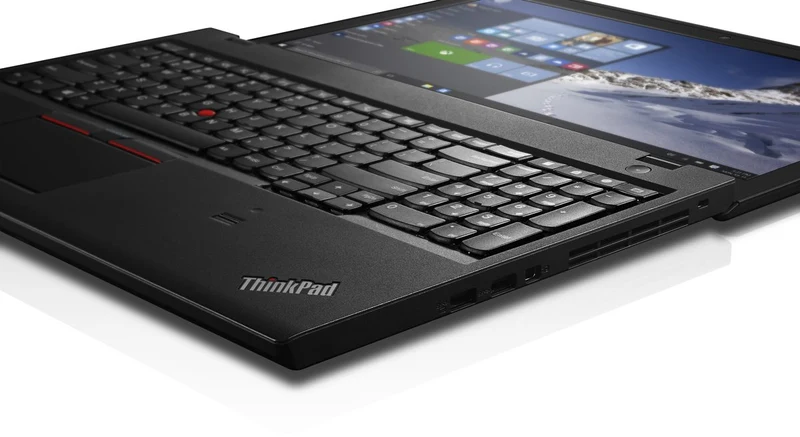 Lenovo Thinkpad T560 Notebook 15.5" FullHD | Intel Core i7-6600U 2.6Ghz | Ram 16Gb | SSD 256Gb | Tastiera ITA | Windows 10 Pro