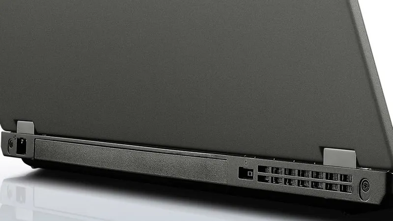 Lenovo Thinkpad T540P Notebook 15.5" HD | Intel Core i5-4300M 2.6Ghz | Ram 8 Gb | SSD 256Gb | Tastiera ITA | Windows 10 Pro