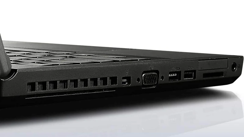 Lenovo Thinkpad T540P Notebook 15.5" HD | Intel Core i5-4300M 2.6Ghz | Ram 8 Gb | SSD 256Gb | Tastiera ITA | Windows 10 Pro