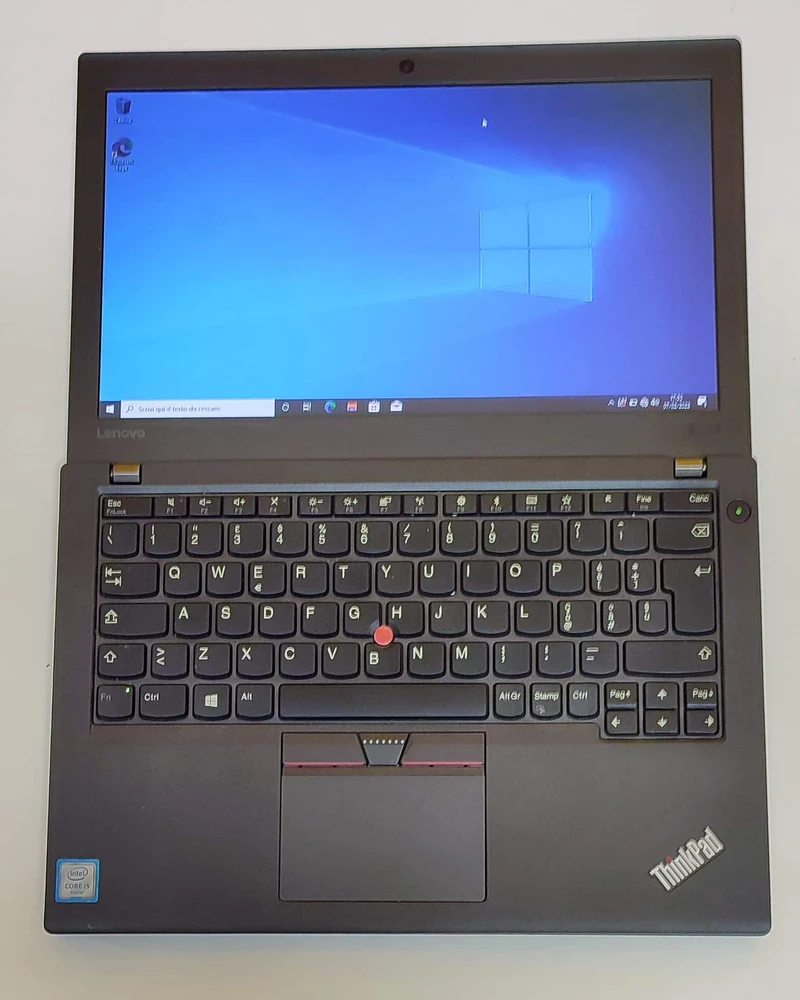 Lenovo ThinkPad X270 Notebook 12.5″ 1366×768 | Intel Core i5-7300U 2.6Ghz | 8GB RAM | SSD 240Gb | HDMI-WiFi-WebCam-Tastiera Italiana | WINDOWS 10 PRO