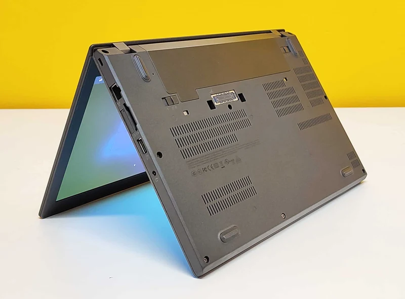 Lenovo ThinkPad X270 Notebook 12.5″ 1366×768 | Intel Core i5-6200U 2.3Ghz | 8GB RAM | HDMI-WiFi-WebCam-Tastiera Italiana | WINDOWS 10 PRO